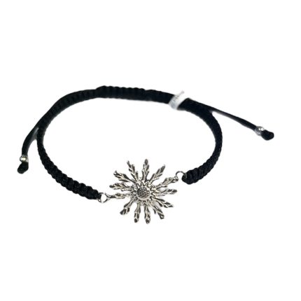 Pulsera de plata Eguzkilore macramé Más productos de Eguzkilore y Navarra en nuestras dos joyerías de Pamplona y en nuestra sección Navarra Síguenos en Instagram y Facebook